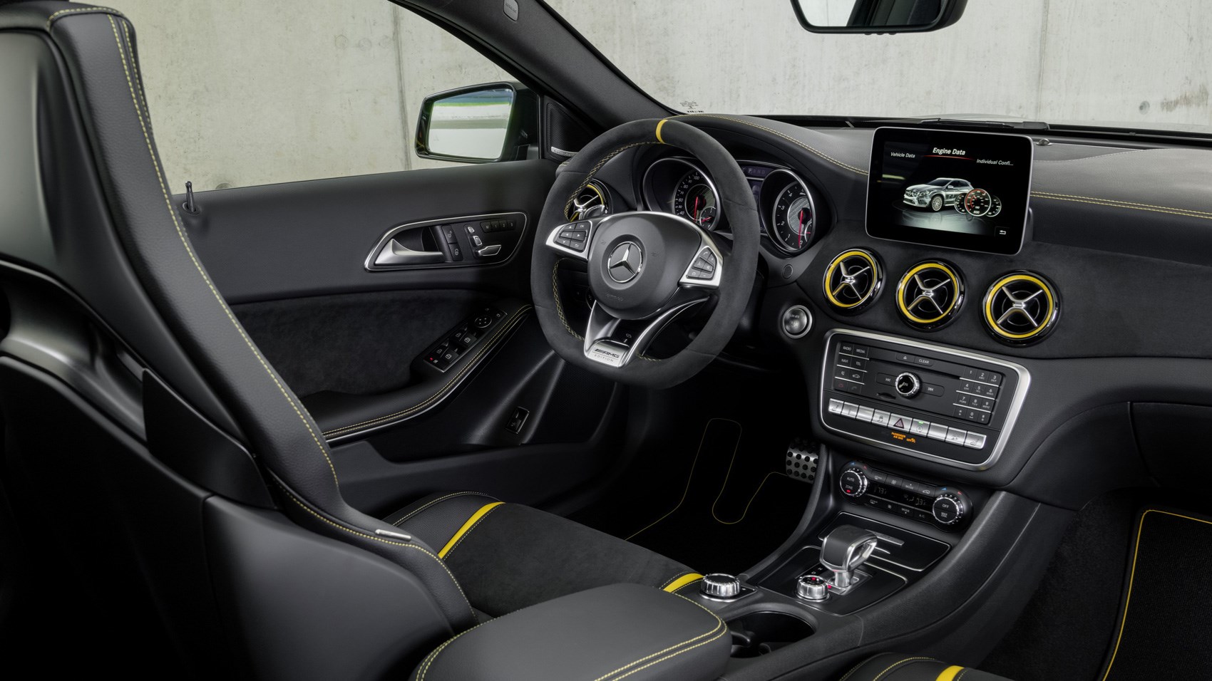 Mercedes-AMG GLA45 Yellow Night Edition interior