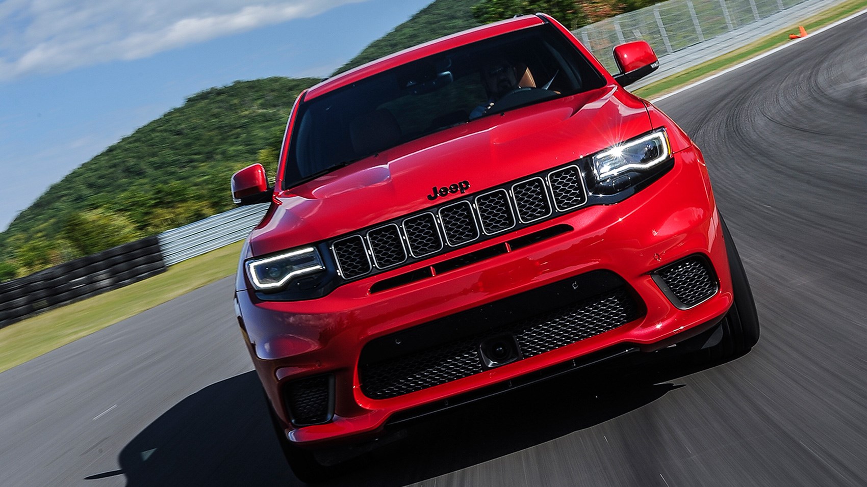 Jeep Grand Cherokee Trackhawk front end tracking