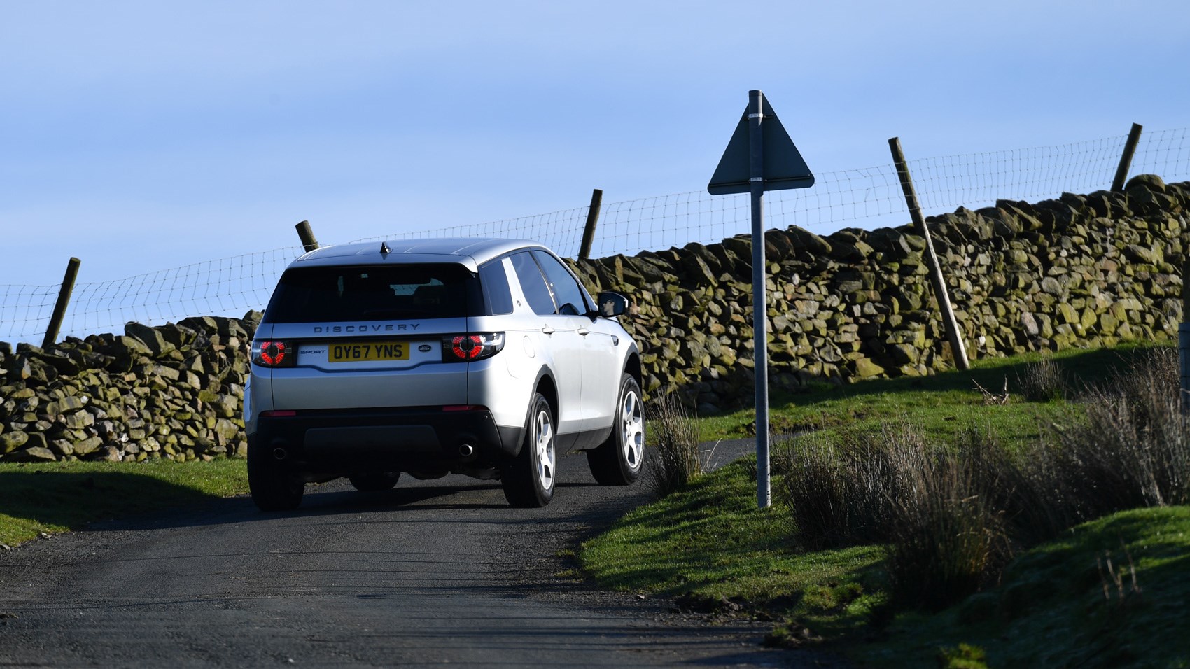 Land Rover Discovery Sport 2017 rear cornering