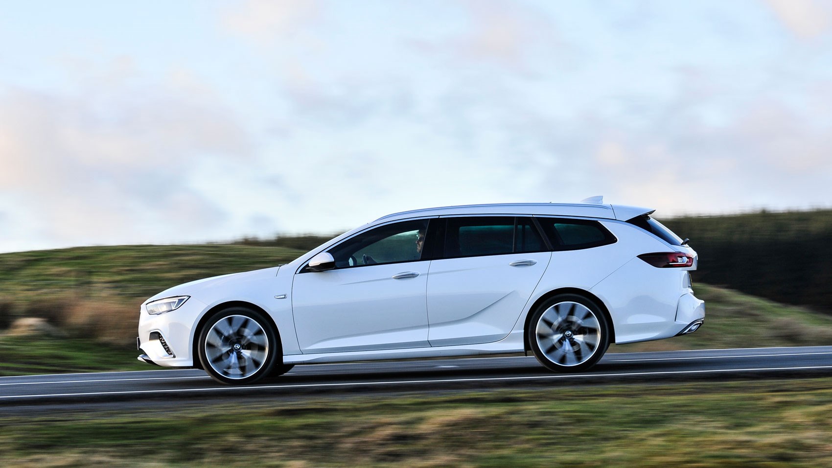 Courageous cave Rudyard Kipling Vauxhall Insignia GSi Sports Tourer diesel estate (2018) review: going old  school | CAR Magazine