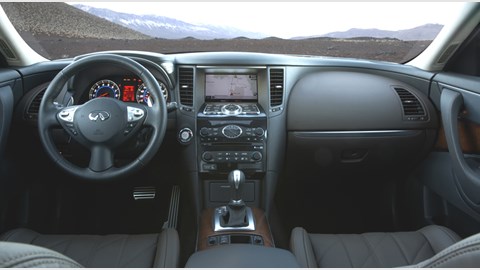 Infiniti FX50S driven: interior photo