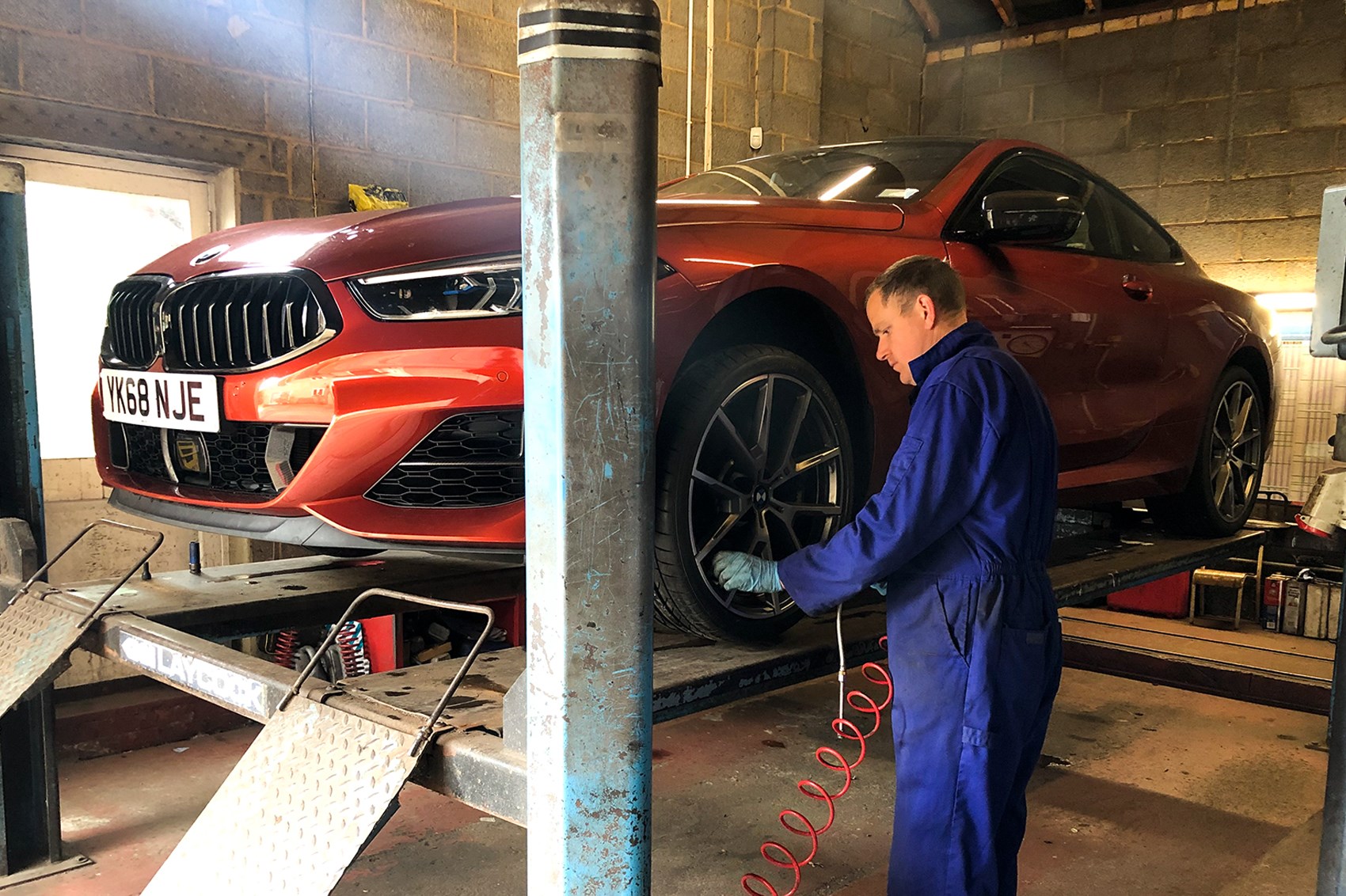 BMW M850i tyre replacement