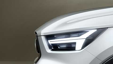 Thor's hammer headlamps for new Volvo V40/XC40