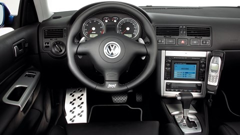 VW Golf Mk4 R32 review - interior, steering wheel, factory sat-nav