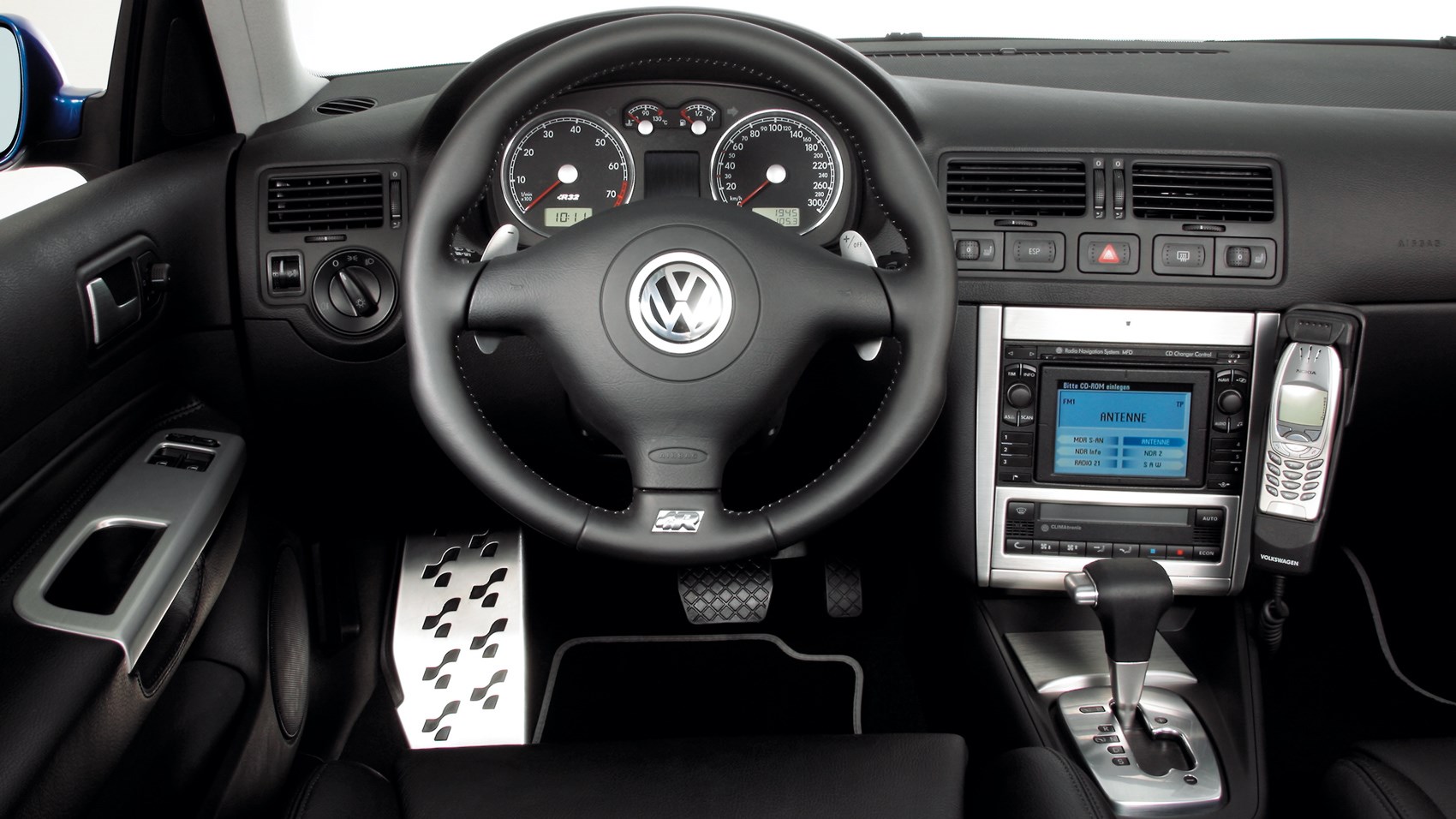 VW Golf R32 interior
