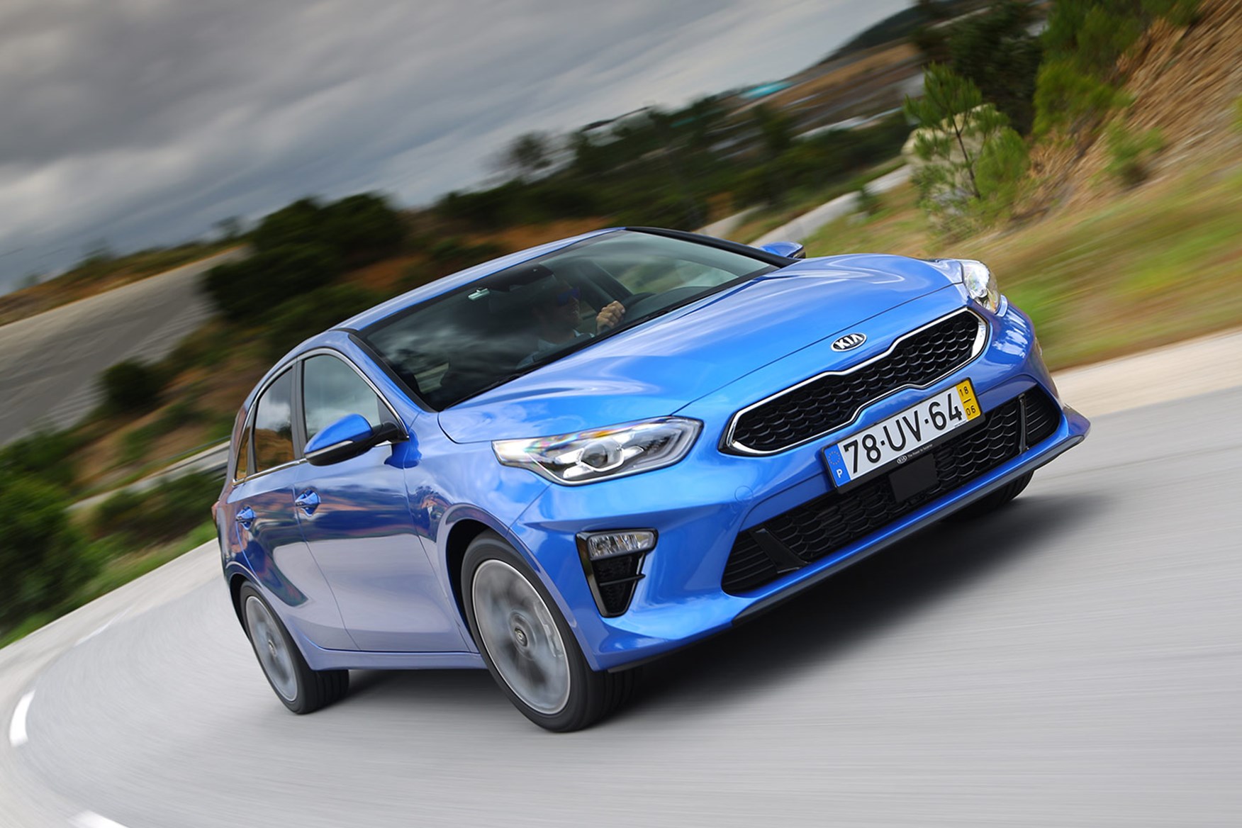 New Kia Ceed Review: Old-school Ergonomics Meets Cutting-edge Tech ...