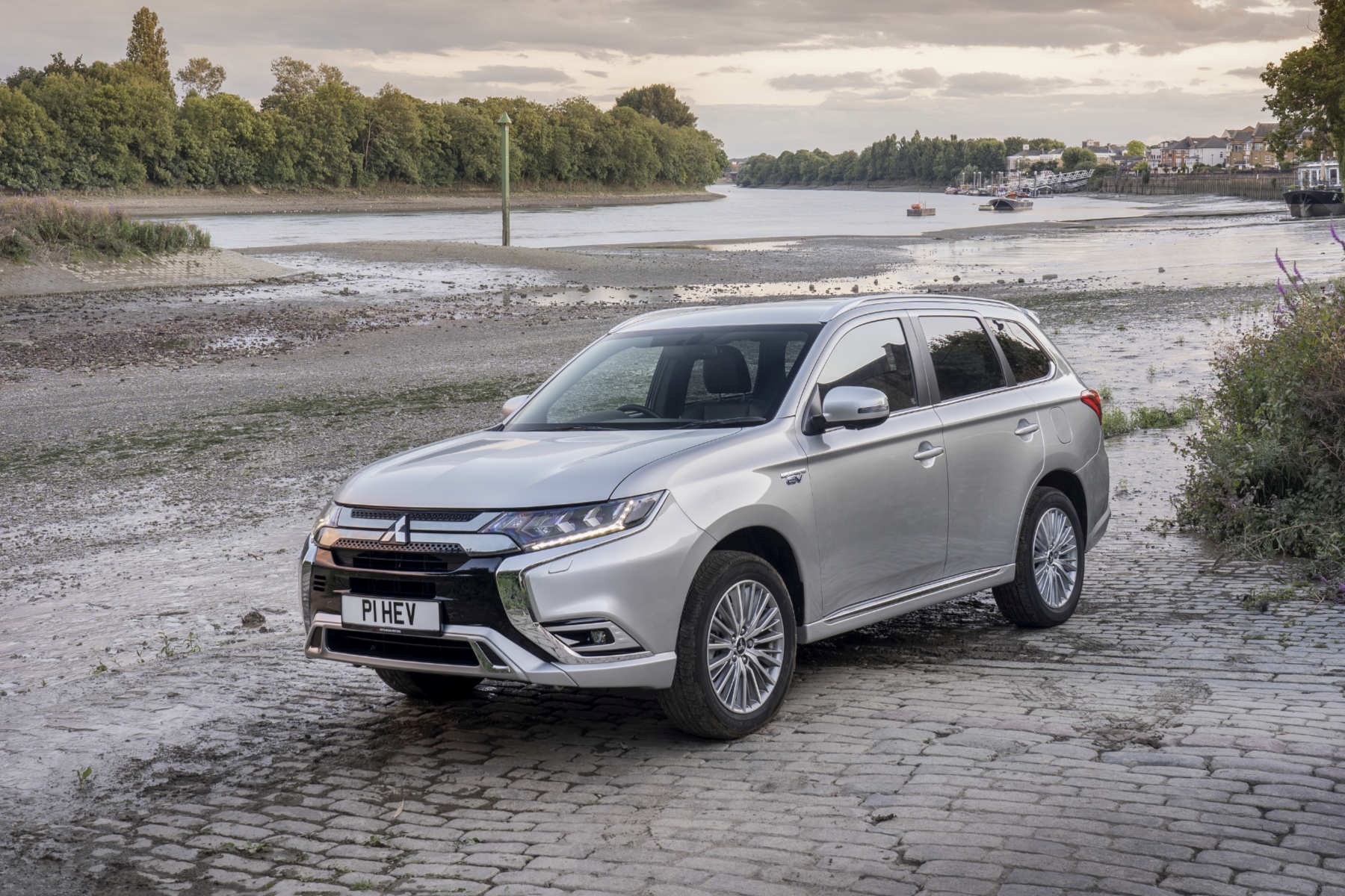 Mitsubishi Outlander PHEV (2021) review: once popular, now past it