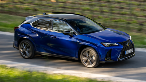 Lexus UX 300h (2024) front driving