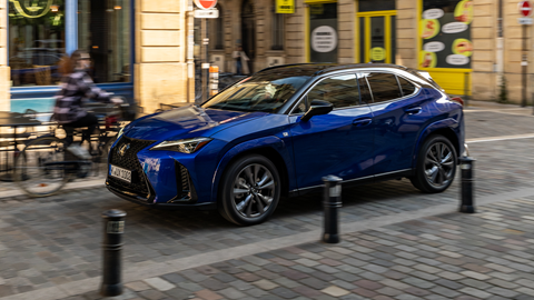 Lexus UX 300h (2024) front driving