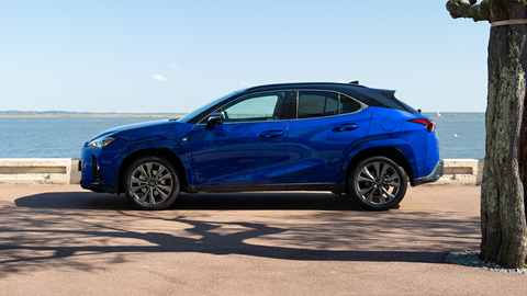 Lexus UX 300h (2024) side static