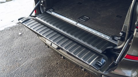 BMW X5 50e split tailgate