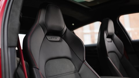 Porsche Panamera GTS: front seats, black upholstery