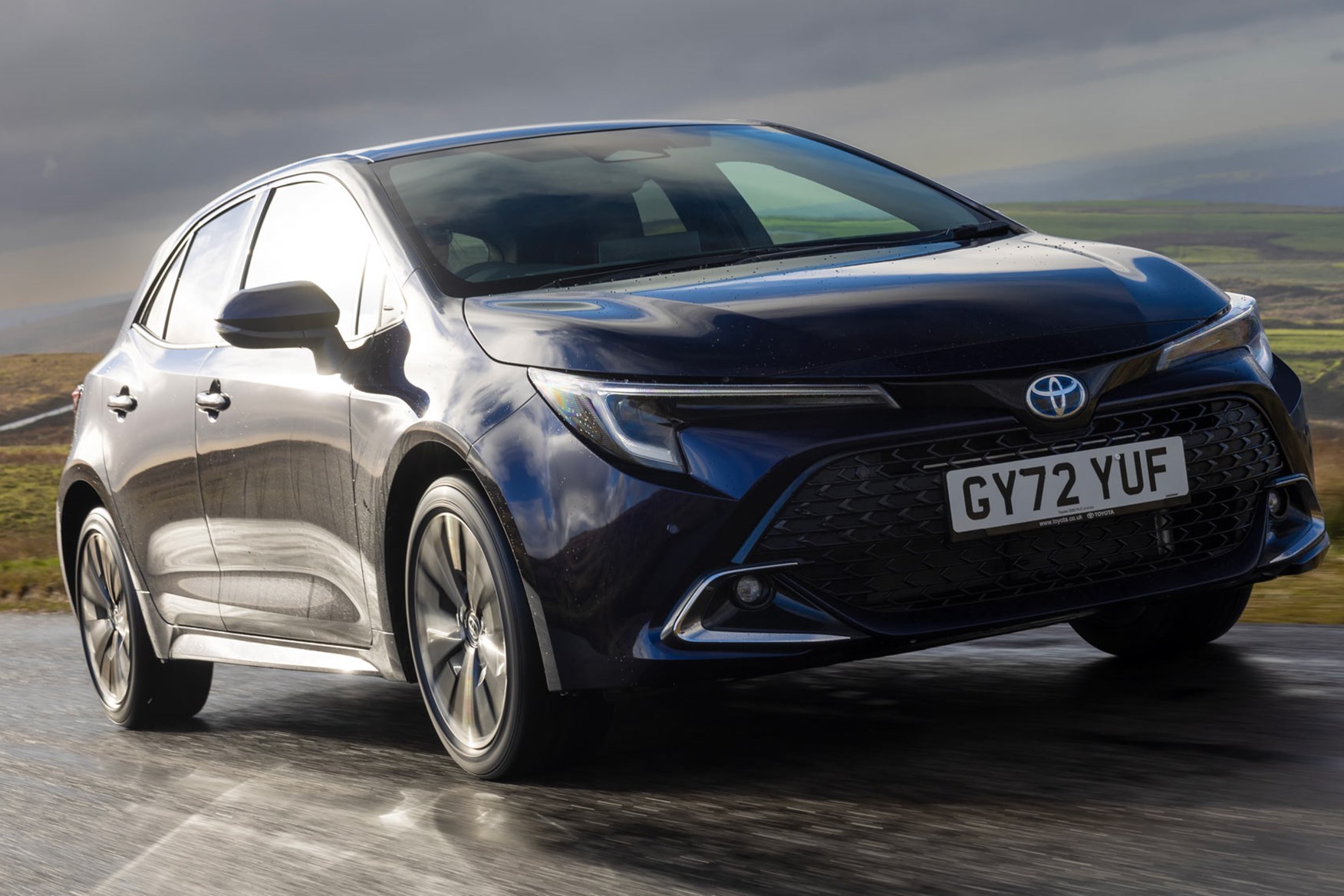 Toyota Corolla 2023 facelift review self charge of the light