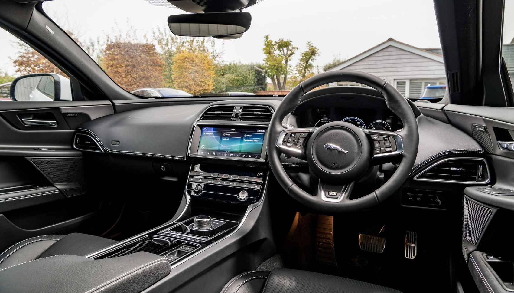 Jaguar XE interior 2019