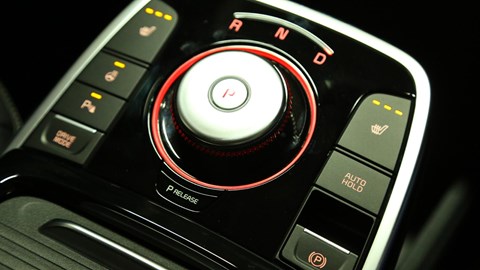 Kia E-Niro electric car gearlever: a rotary knob