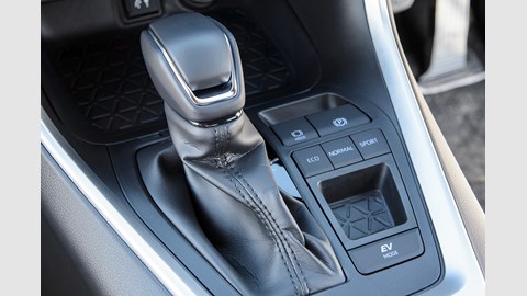 2019 Toyota RAV4 SUV gearlever