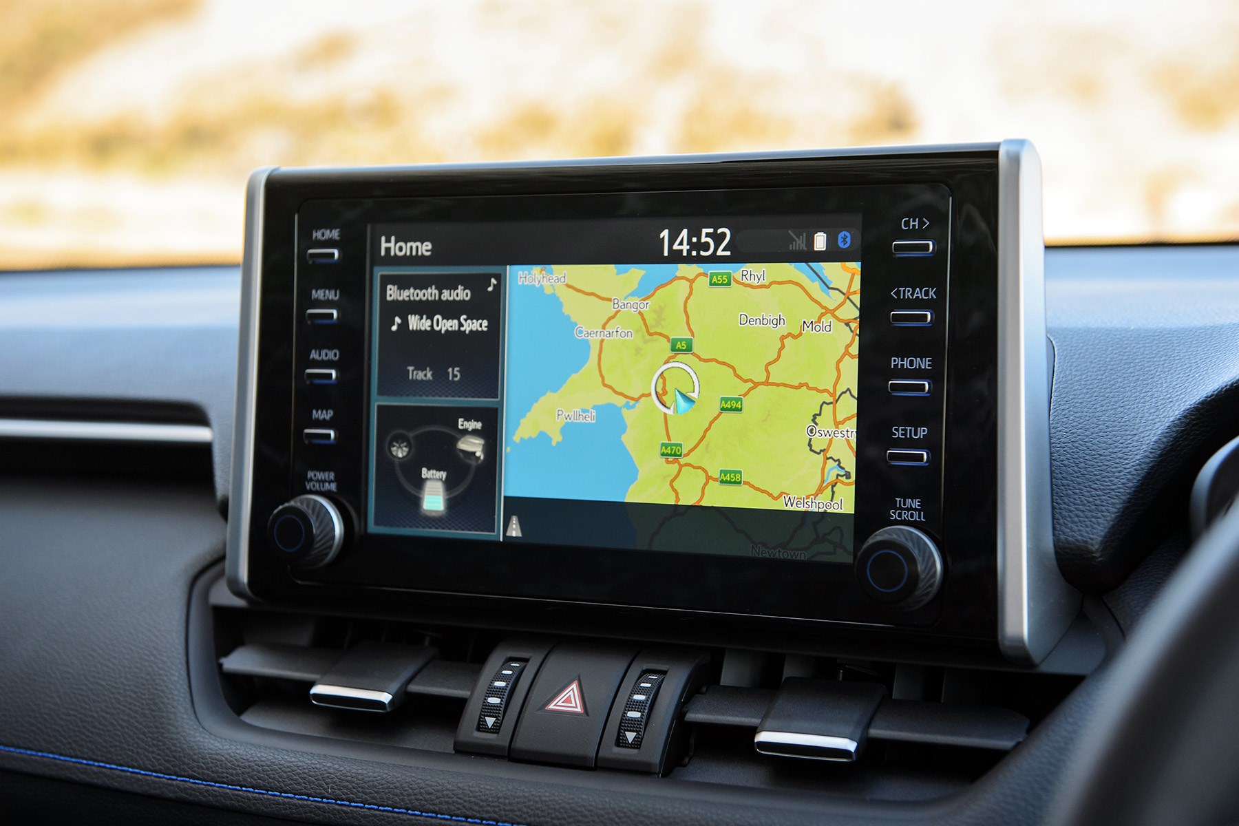 Toyota RAV4 Hybrid 2019 media touchscreen