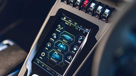 Lamborghi Huracan infotainment