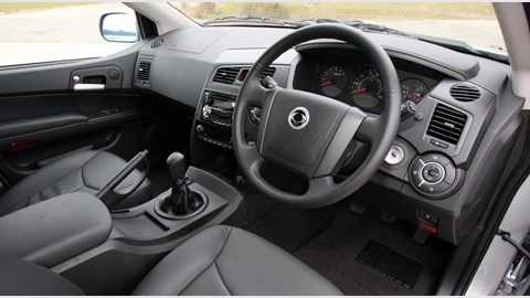Ssangyong Rodius CAR review: interior photo