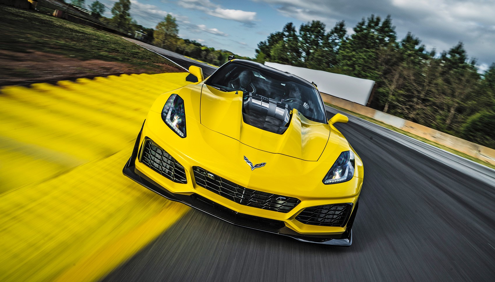Corvette ZR1 front tracking