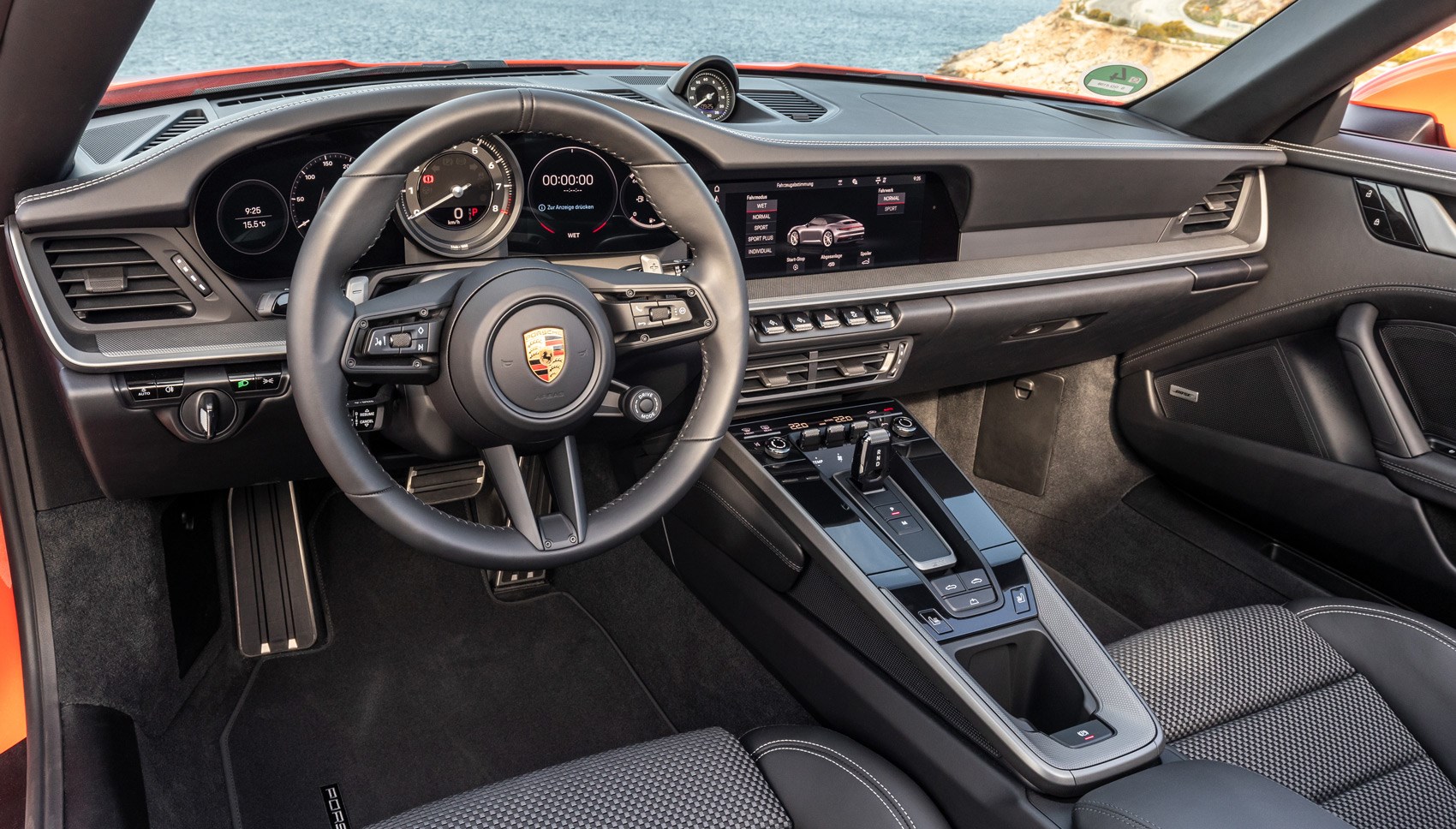 Porsche 911 Cabriolet 992 interior