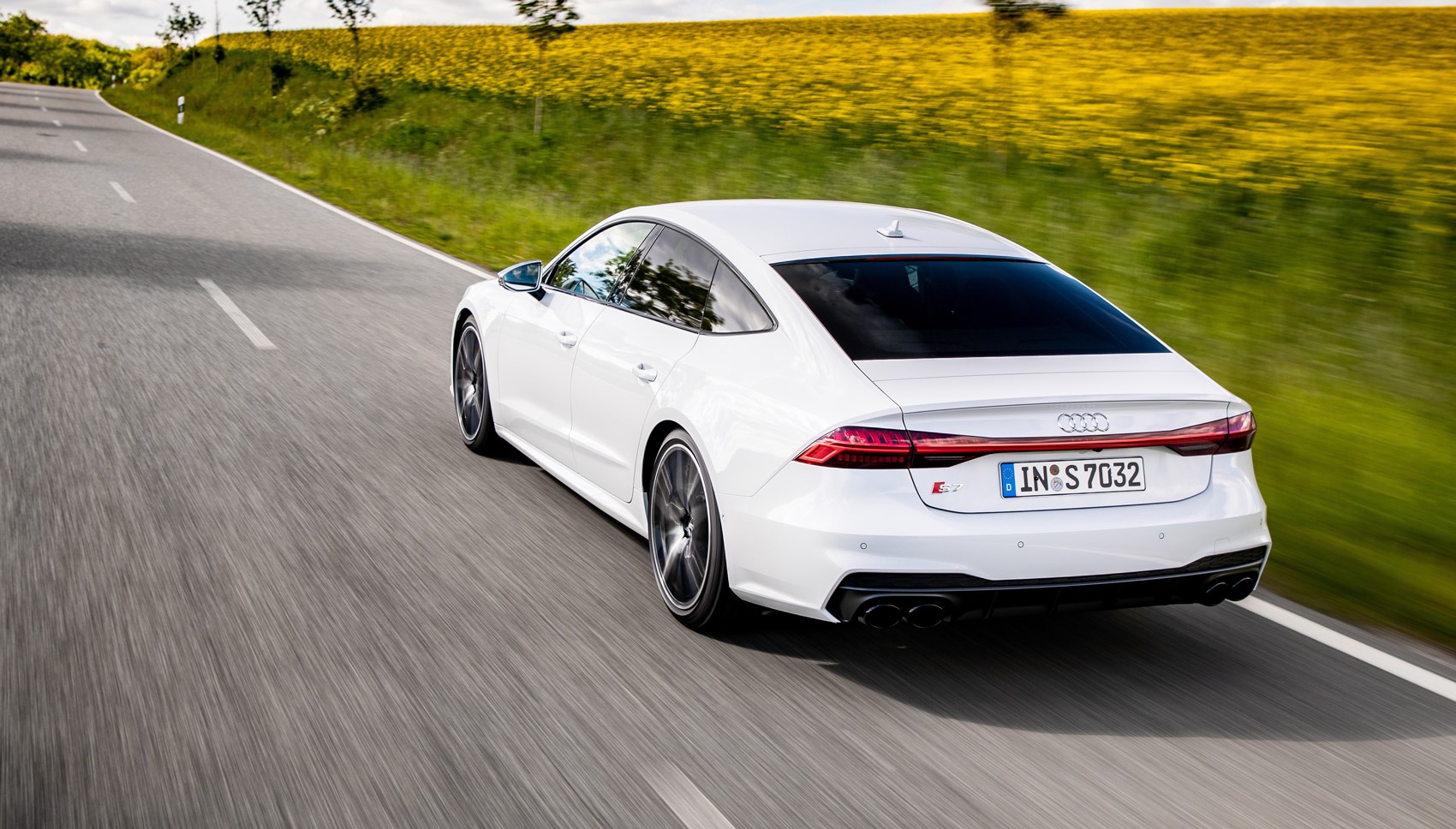 Audi S7 rear tracking