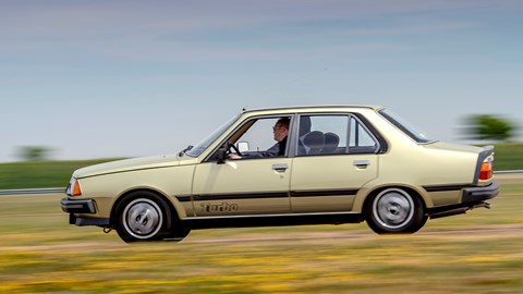 Renault 18 Turbo panning shot
