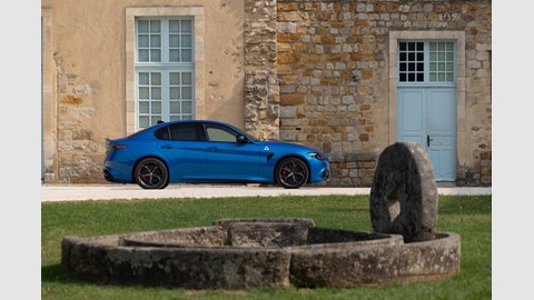 Alfa Romeo Giulia Quadrifoglio side-on