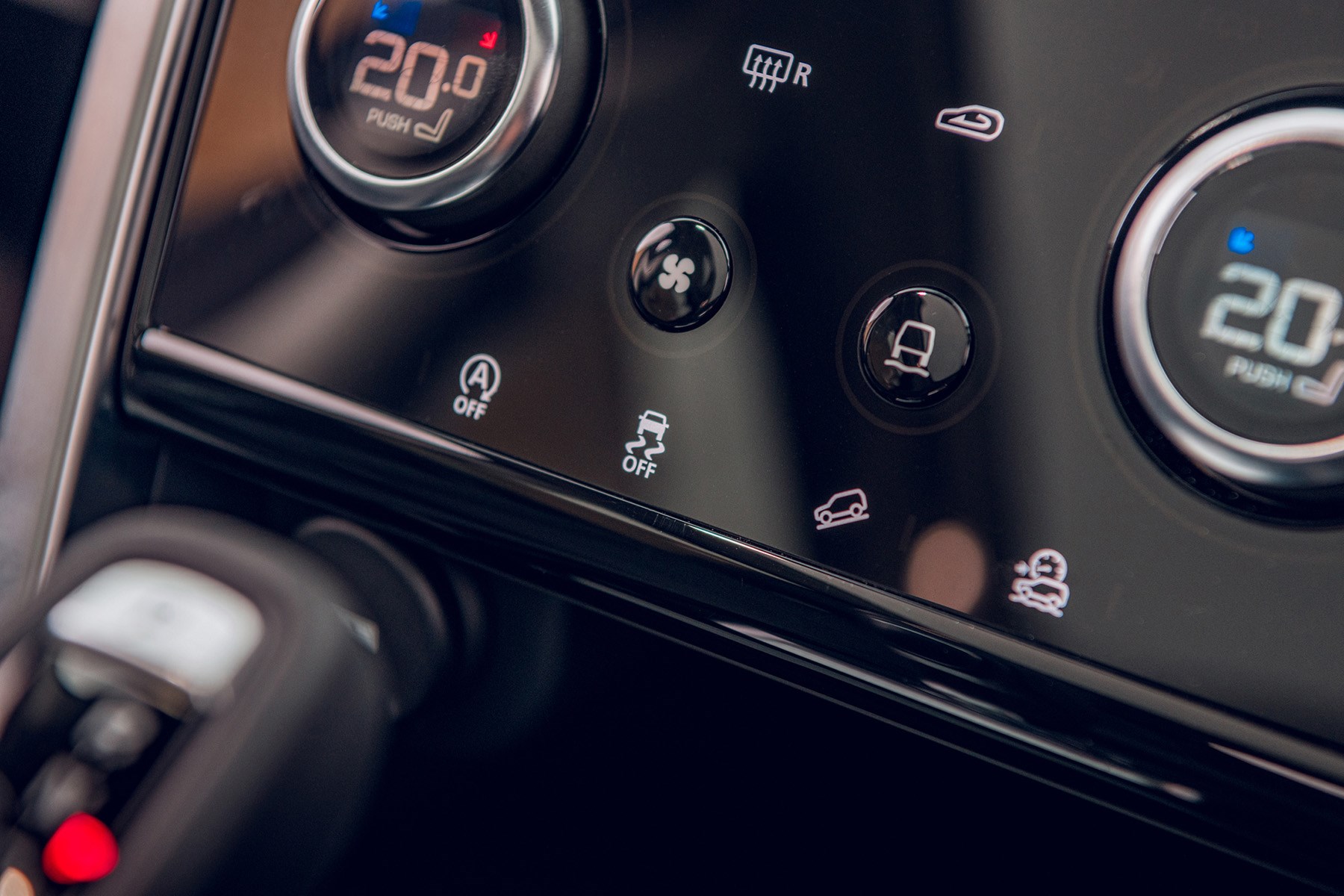 2019 Land Rover Discovery Sport controls