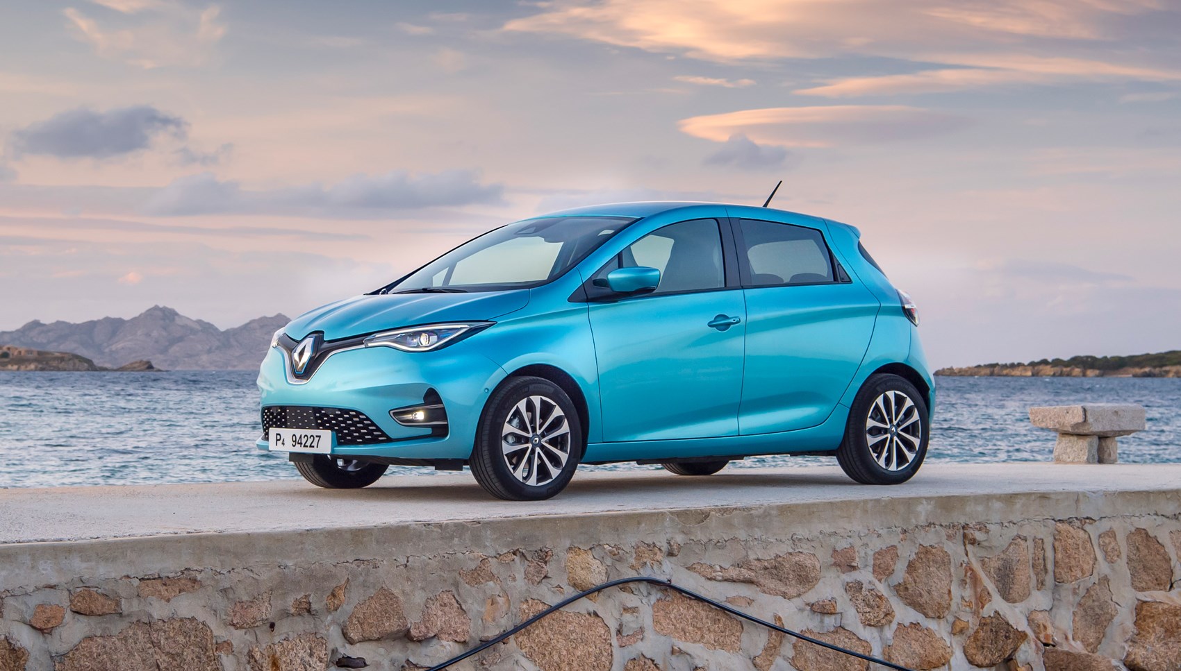 Renault Zoe (2022) review: little car, long range, don't crash