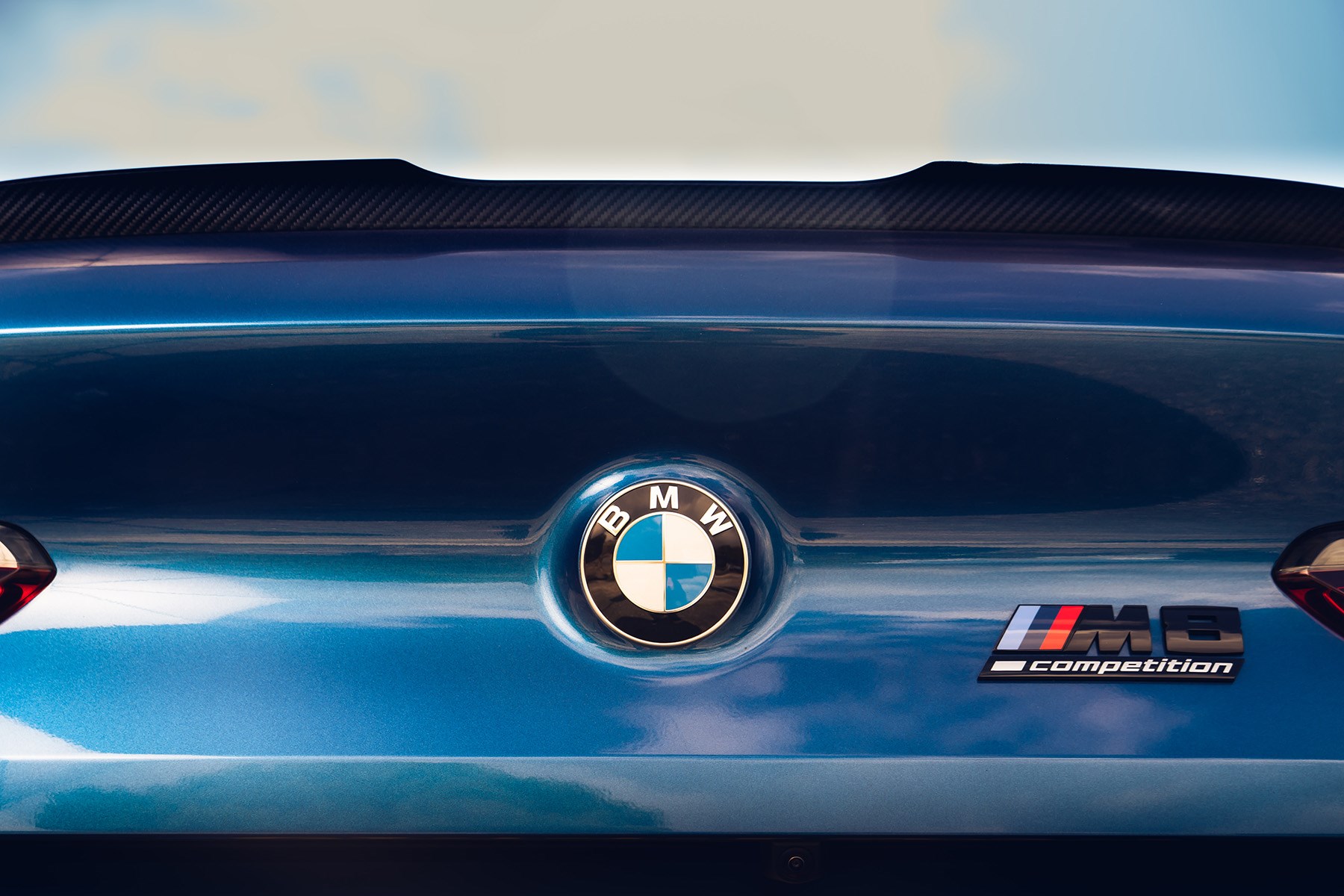 BMW M8 UK tailgate