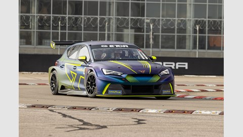 Cupra Leon e-Racer driving