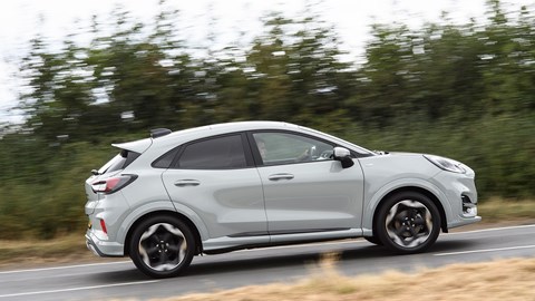 Ford Puma (2024) side driving