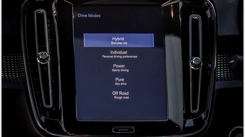 Volvo XC40 PHEV infotainment system