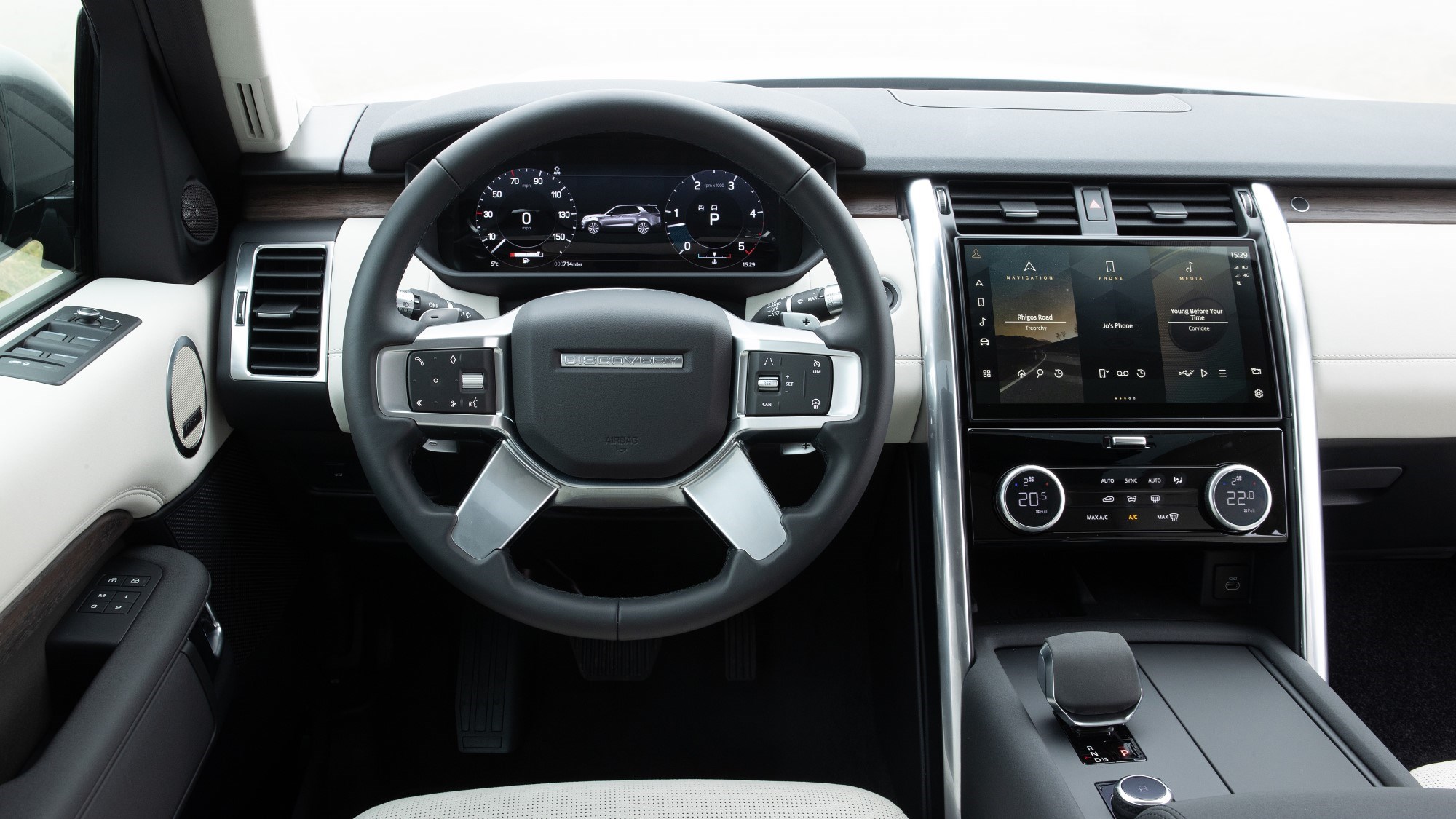 2021 Land Rover Discovery interior