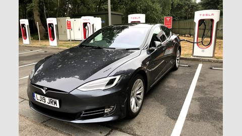 Tesla Model S (2020) charging