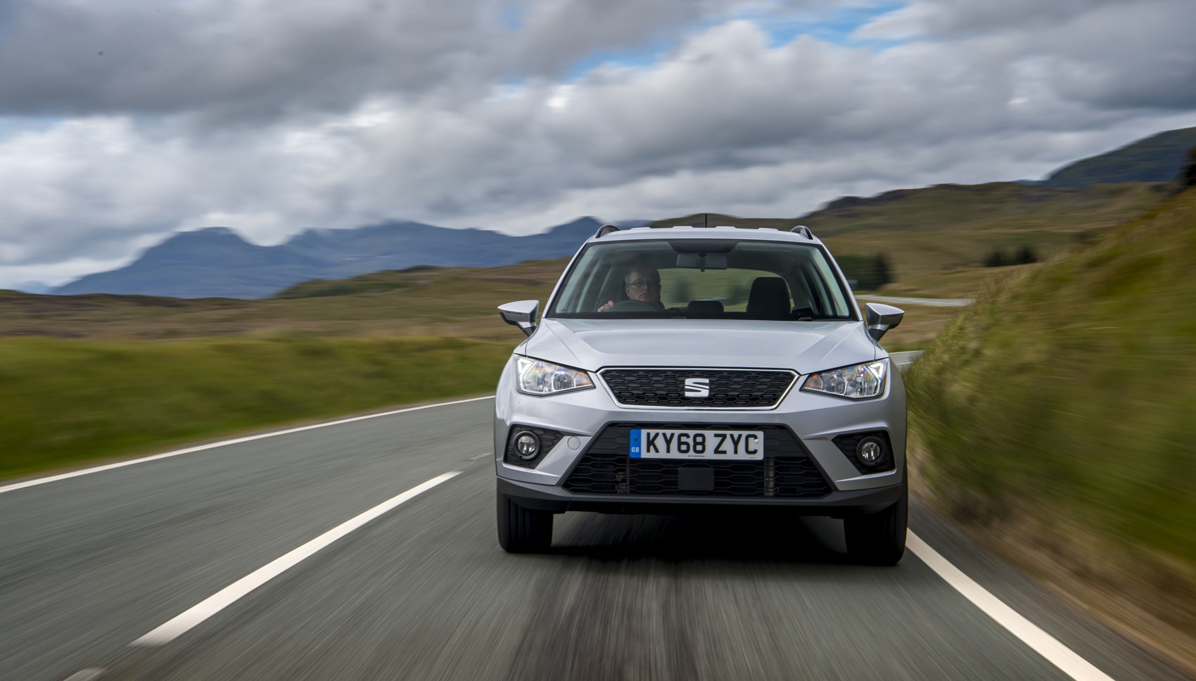 Seat Arona front tracking