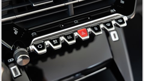 Peugeot e-2008 review (2023)