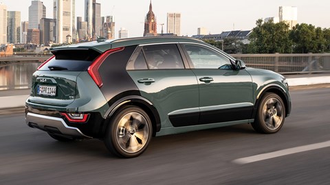 Kia Niro Hybrid - rear tracking