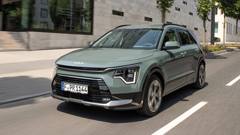 Kia Niro Hybrid - front tracking