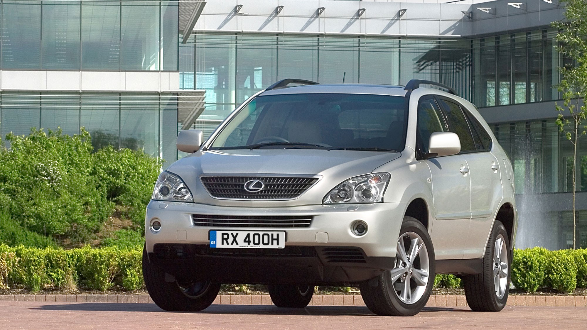 Lexus RX400h hybrid SUV review - front view, silver