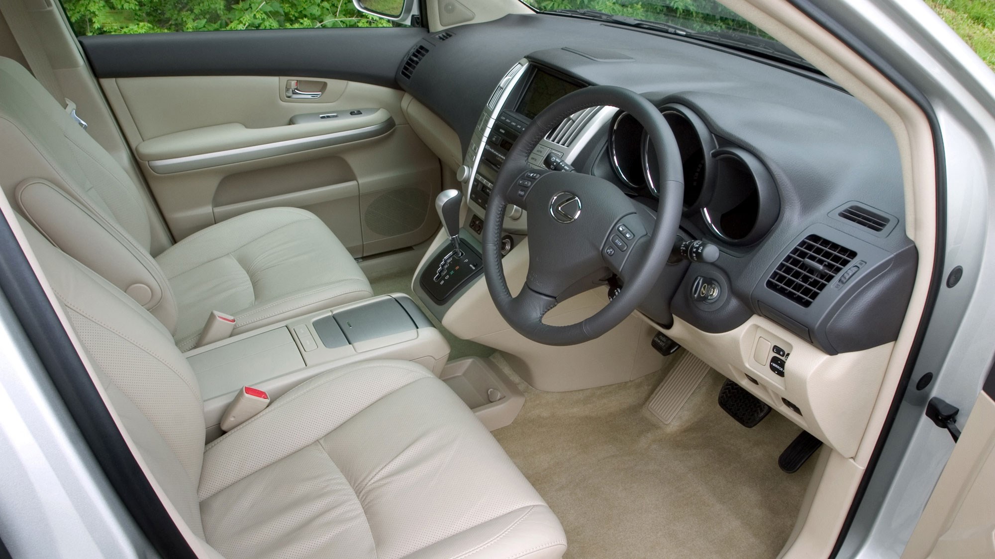 Lexus RX400h hybrid SUV review - interior