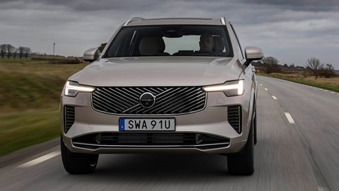 Volvo XC90 (2024) front driving