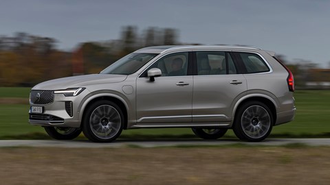 Volvo XC90 (2024) front driving