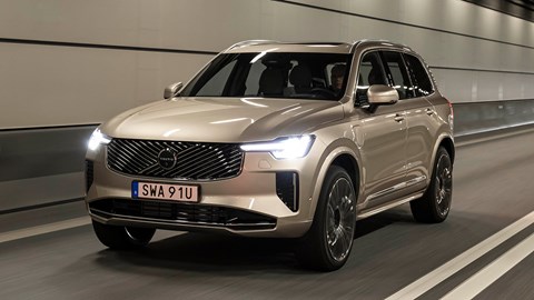 Volvo XC90 (2024) front driving