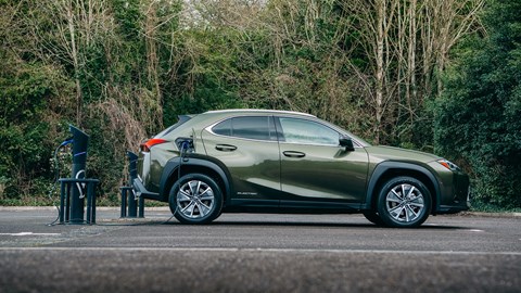 Lexus UX300e: charging the electric SUV