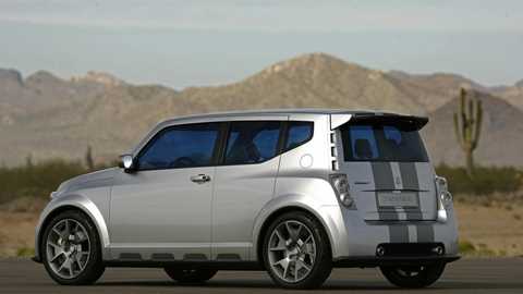 Dodge Hornet rear three-quarter view picture