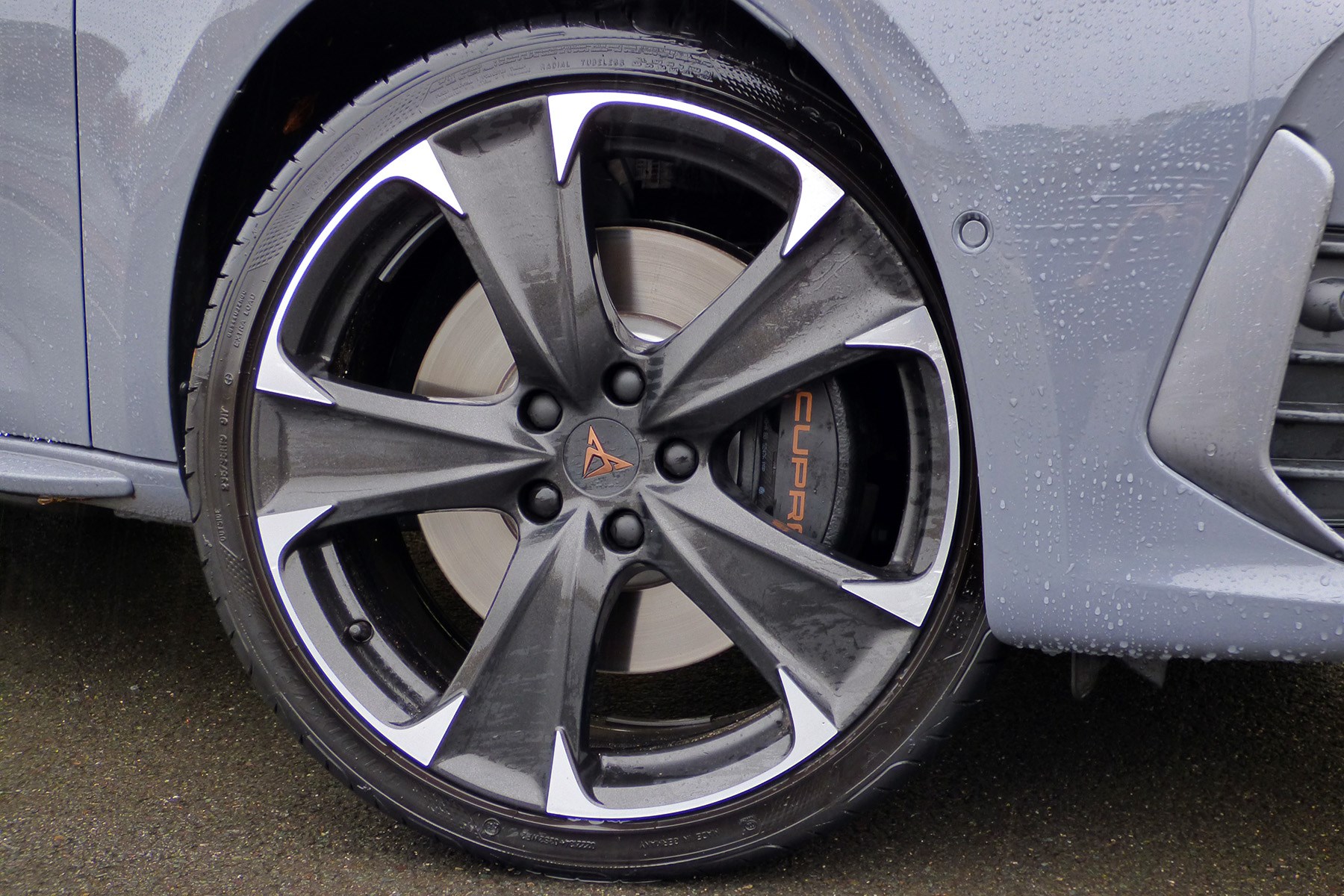 Cupra Leon 2020 19-inch wheels