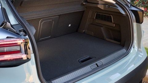 Citroen e-C4 (2025) boot