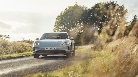 Taycan Cross Turismo - flyby